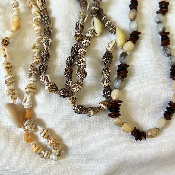 Shell necklaces - Picture 2 of 2